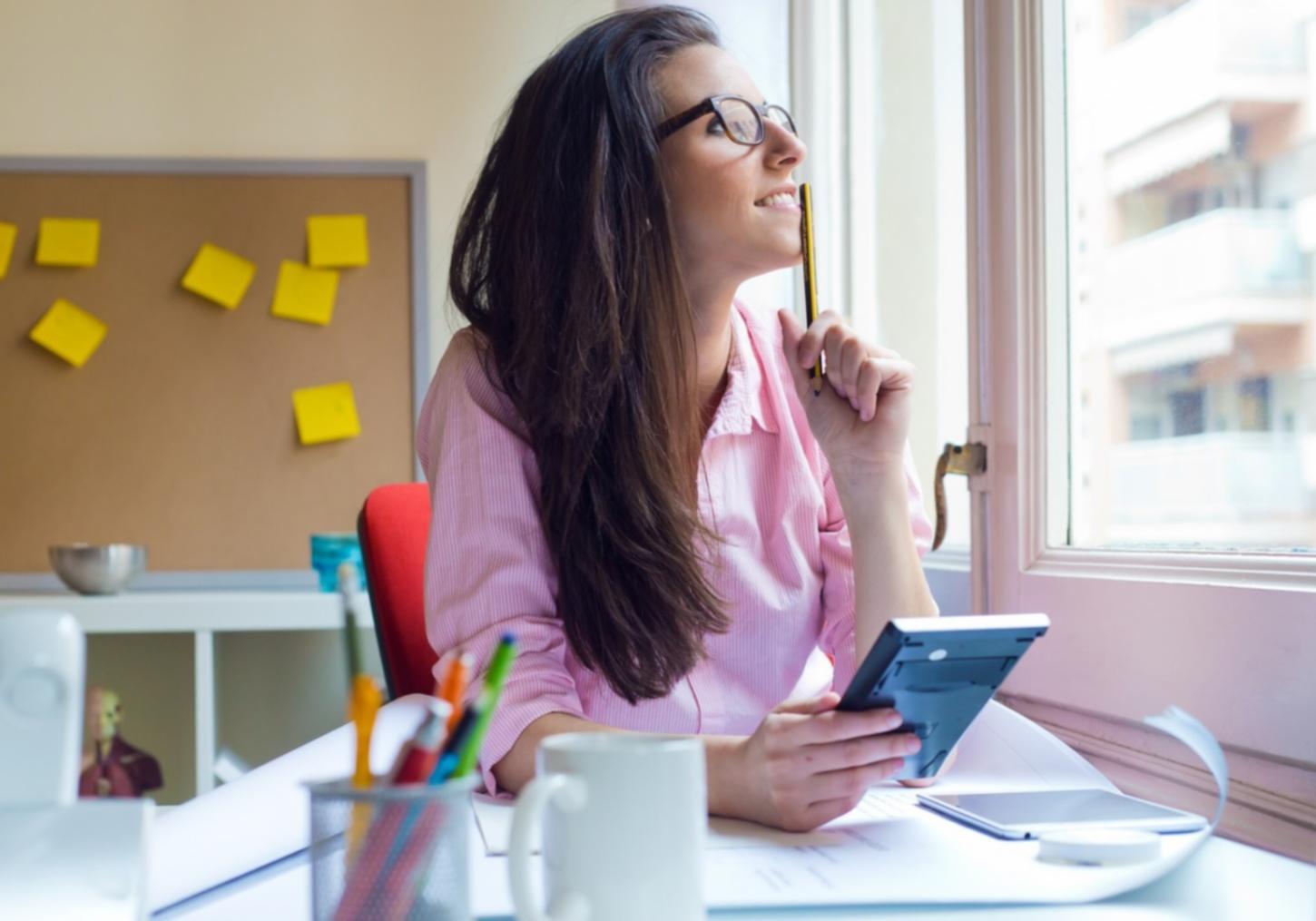 Ambiente de estudio remoto organizado y productivo